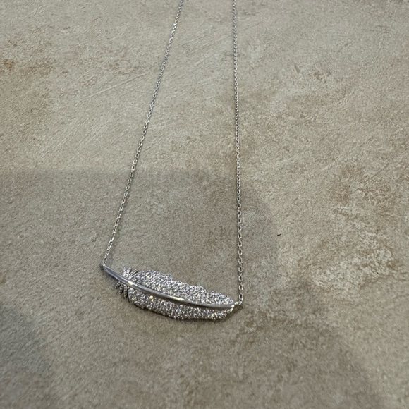 Henri Bendel feather crystal necklace in paladium - Picture 4 of 6